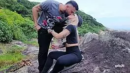 Meia-Irmã De Férias Levo A Praia Para Chupar Meu Pau