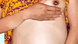 Ngentot Hard While Squeezing Milk from Young Mom in Yellow Dress.