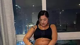 cute huge puffy beautiful tanned big pussy lips young 18+ cunt show rebolado gostosona na banheira e gozada na cama chamando pra macetar firme