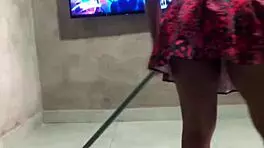 Fui Jogar Videogame Ele Nao Se Aguentou De Tesao Me Chupou E Gozou Gostoso