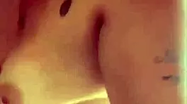 i just met this guy and flashed tits in his apartment 😏