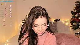 Petite Liza Shows Big Tits In Web Chat On W0wgirls