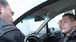 金发美女狂野阴部动作承受两根鸡巴！