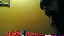 年轻小骚货让我射满她嘴巴