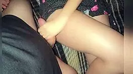 ENTRANDO AL CUARTO DE LA SO EN LA NOCHE VA A SU CUARTO Y LA ENCUENTRA ACOSTADITA EN LA CAMA LISTA PARA SER PENETRADA VIDEO CASERO DE JOVEN MEXICANA