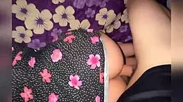 ENTRANDO AL CUARTO DE LA SO EN LA NOCHE VA A SU CUARTO Y LA ENCUENTRA ACOSTADITA EN LA CAMA LISTA PARA SER PENETRADA VIDEO CASERO DE JOVEN MEXICANA