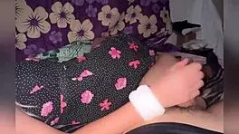 ENTRANDO AL CUARTO DE LA SO EN LA NOCHE VA A SU CUARTO Y LA ENCUENTRA ACOSTADITA EN LA CAMA LISTA PARA SER PENETRADA VIDEO CASERO DE JOVEN MEXICANA