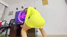 my boyfriend intriguingly opens my big ass in the living room