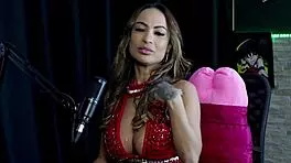 Uma pegada é essencial na hora! Belinha Baracho conta que a cena que mais gostou foi fodida em cima da casa do cachorro e a dp anal