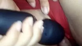 Me Hago Una Rica Paja Con Mi Dildo Y Mi Amante Me Detona