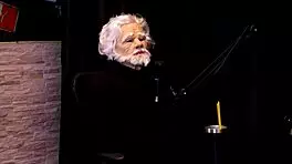 Belinha Baracho comments on content creators who love provoking swing houses and bad recordings in sheer red lingerie.