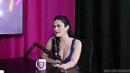 Gostosa Fica Pelada e Tem a Buceta Chupada Após Dizer Que Não Está Disponível Pra Ficar Trancada no Motel - Amanda Smell