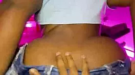 hijastra con gran culo recibe gran polla en coño mojado