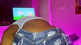 hijastra con gran culo recibe gran polla en coño mojado