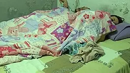 Meu Meio-Irmão Tímido Se Masturba Assistindo Vídeos XXX E Eu Mostro Como É Foder Uma Mulher De Verdade