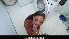 巨乳继母Armani Dream为我试穿各种性感内衣