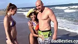 饥渴大学女生在春假狂欢中疯狂