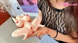 男友为了娃娃甩了我，让我好热！