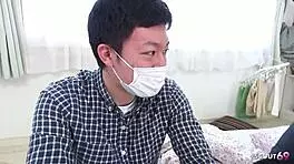 哇，日本继父给继子惊喜，第一次无码伴游性爱，内射！