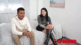 古巴阿曼达·卢克索渴望肛交，黑人夺走处女在粗暴中