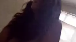 Tetas de mi hermanastra en vestido