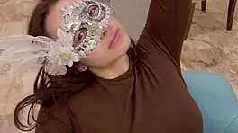 Wow! Teen babe teases sugar daddy with sexy poses in tight leggings after workout