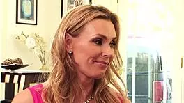 与Tanya Tate、Veronica Avluv和Belle Noire在狂野派对的激情女同性恋性爱