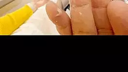 哟，这个越南少女18+用她湿润的小穴手淫抓住我