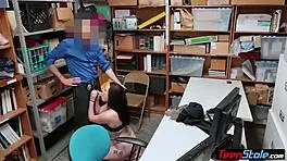 Teen credit card cheater caught by mall cop