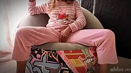 skinny teen masturbates pussy and squirts in homemade asian orgasm 😏.