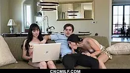 IT男Tyler自由使用继妹们脏3P转折 - CNCMilf