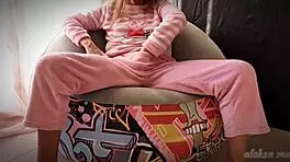 skinny teen masturbates pussy and squirts in homemade asian orgasm 😏.