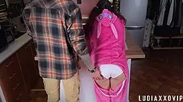 Bend down teen 18+ stepdaughter alone with perv stepdad 😈