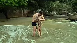 encontrei uma gata na praia e rolou ali mesmo