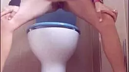 Amateur Pisses Long In Car