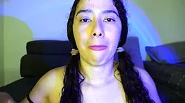 Hey, I’m Elena, alone and ready to show my thick pussy while talking dirty.