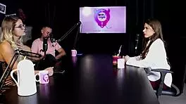 18+顺从少女户外BDSM fetish调教采访