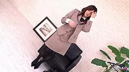 我看着日本美女用振动蛋在jav试镜中达到真实高潮