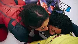 wolverine come o cu do deadpool e homem aranha e ainda engolem o leite