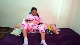 我有个骚继妹总在房间自慰，求着吸干我每一滴