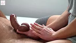 软性女主手淫，用油教我挤蛋蛋和打屁股