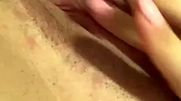 thick girl touches herself for step-daddy 😏