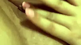 thick girl touches herself for step-daddy 😏