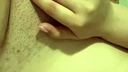 thick girl touches herself for step-daddy 😏