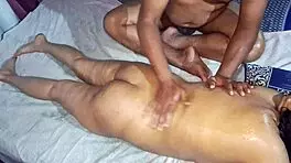 Desi Indian Hot Bhabhi Full Nude Massage!