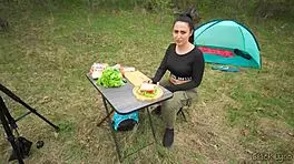 Hey, this hungry stranger traded his dick for my sandwich in wild POV!