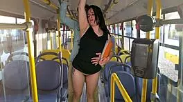 Estudante É Fodida Dentro Do Ônibus Em Público Com Big Cock Bang E Handjob