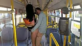 Estudante É Fodida Dentro Do Ônibus Em Público Com Big Cock Bang E Handjob