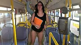 Estudante É Fodida Dentro Do Ônibus Em Público Com Big Cock Bang E Handjob