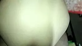 Ninfómana Colombiana Follando Rico Mientras Habla Por Teléfono Con Su Marido